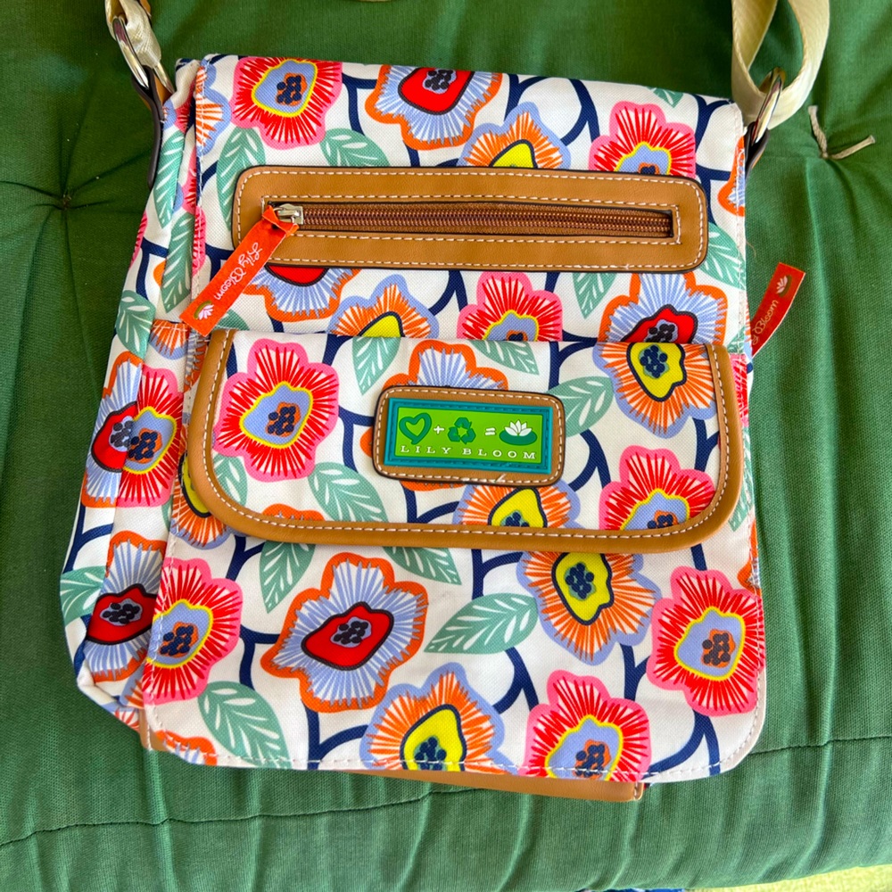 Lily Bloom Crossbody Bag Adjustable Strap Snap Closure 2 Zipper Pockets